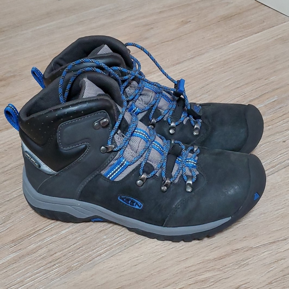 Keen waterproof shoes size 4 boy